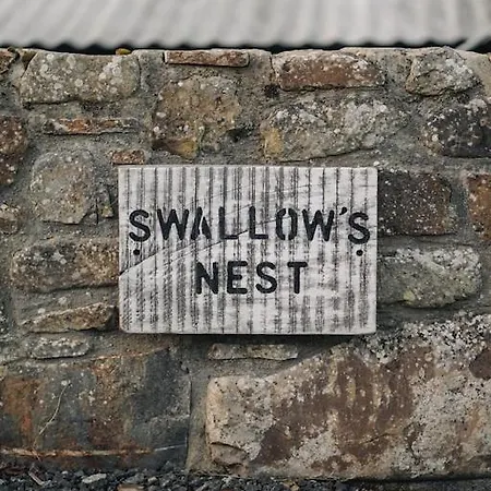 Swallows Nest Apartment *